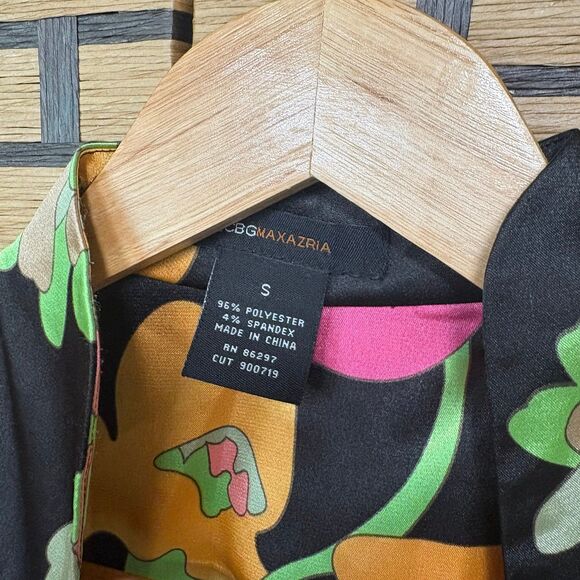 BCBG Maxazria Black Floral Wrap Style Top Size Small - Picture 6 of 7